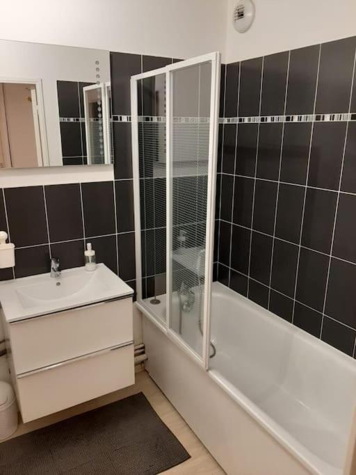 Joli Appartement Avec Jardin Et 2 Parkings Prives Argenteuil Exterior foto